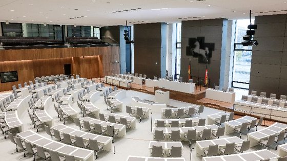 Neuer Plenarsaal (ohne Menschen)