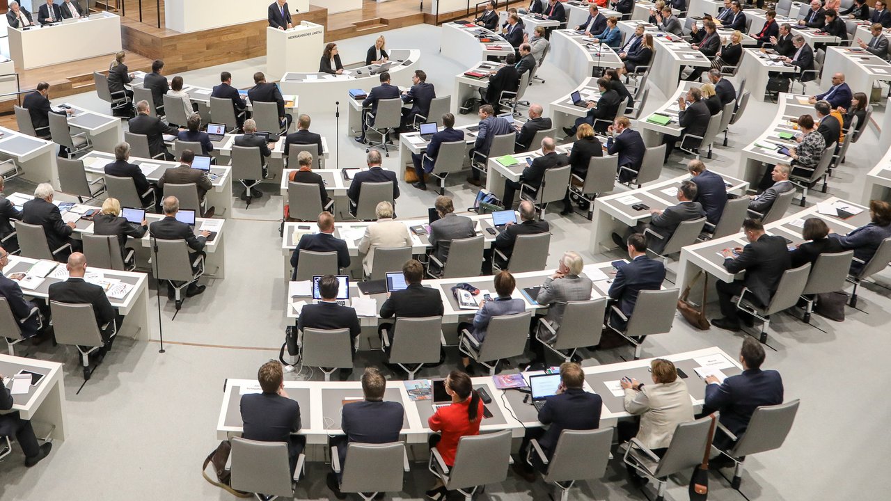 Im Plenum des Landtages wird über alle Gesetze abgestimmt.