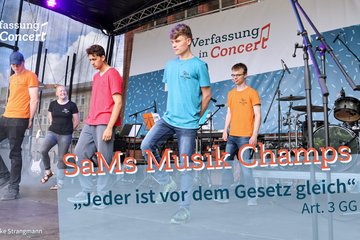 Die Band "SaMs Musik Champs" auf der Bühne.