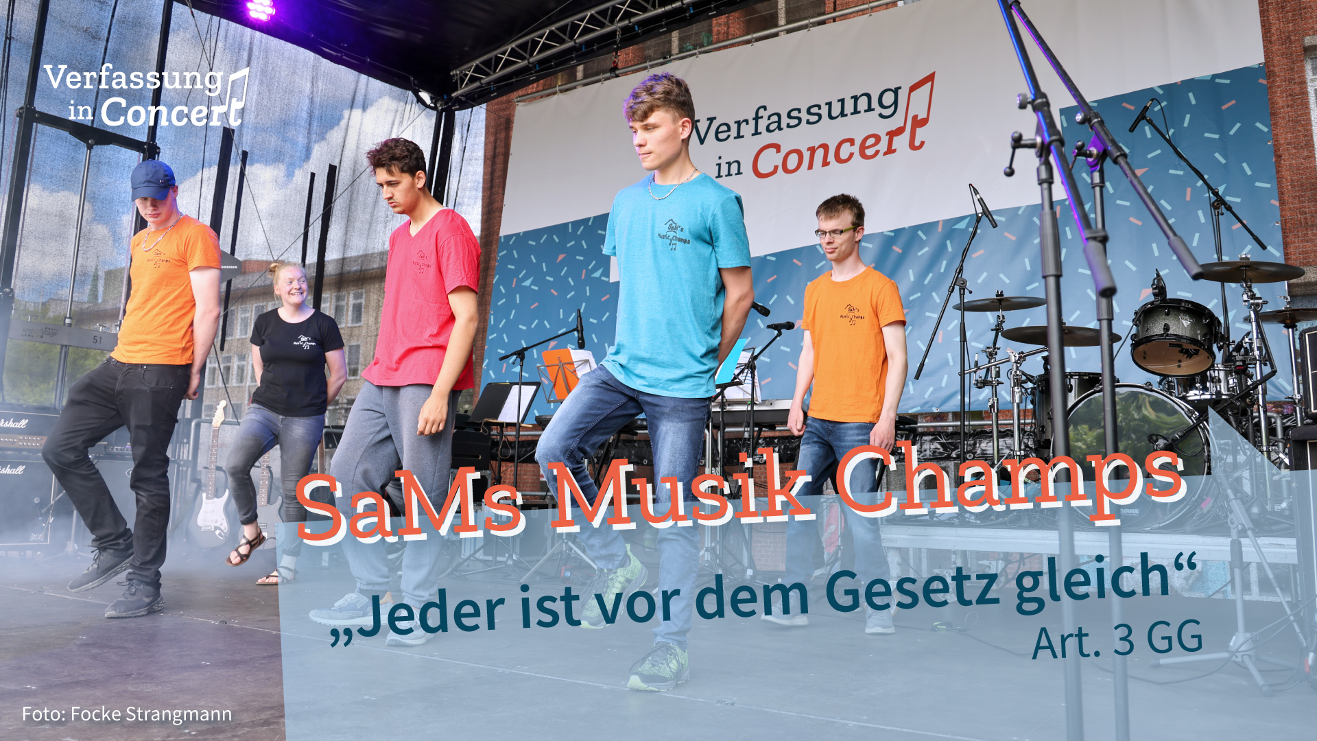 Die Band "SaMs Musik Champs" auf der Bühne.