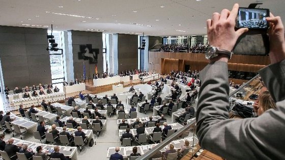 Blick von der Pressetribüne in den Plenarsaal