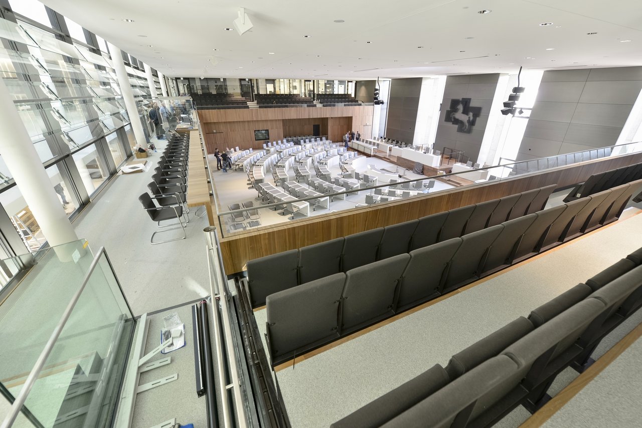 Der neue Plenarsaal im Oktober 2017: Blick von einer Besuchertribüne 