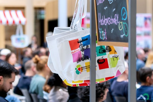 Bild: © Niedersächsischer Landtag Ausstellung vom Bündnis für gute Nachbarschaft in Niedersachsen