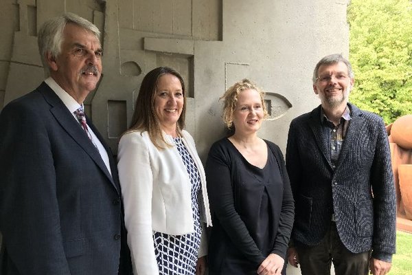 Gruppenbild vor der Kunsthalle: Holger Ansmann MdL, Dr. Gabriele Andretta, Petra Stegmann und Christoph Goritz