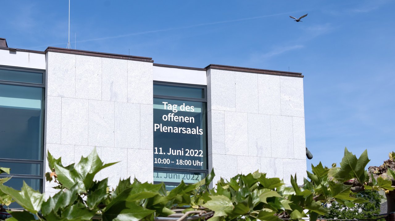 Bild: © Niedersächsischer Landtag Fenster-Beklebung: Tag des offenen Plenarsaals am 11. Juni, 10 bis 18 Uhr