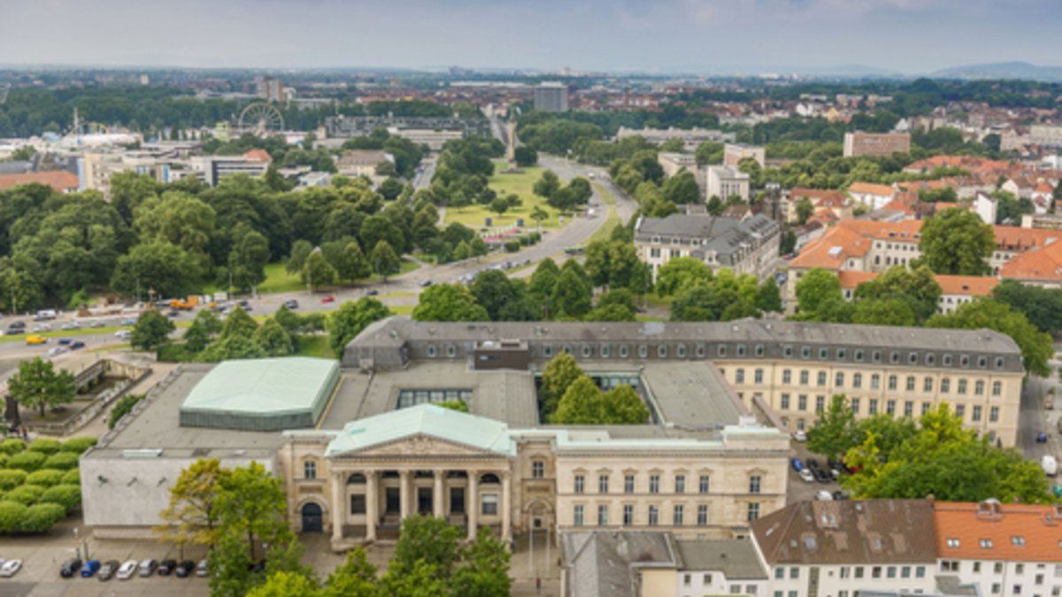 Aerial photo of the Leineschloss in July 2013.