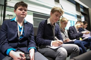 Bild: © Focke Strangmann Schüler im Landtag