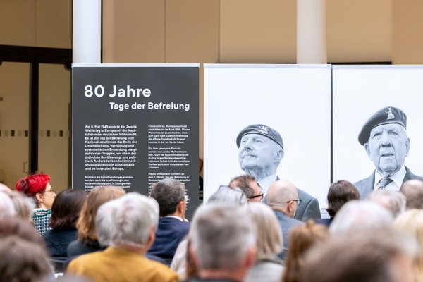 Bild: © Niedersächsischer Landtag Ausstellung „80 Jahre – Tage der Befreiung. Porträts von D-Day-Veteranen“.