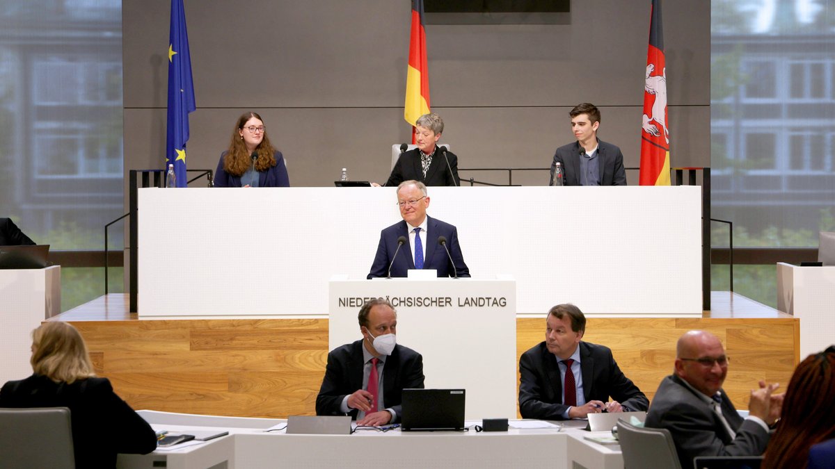 Newly elected Prime Minister Stephan Weil during his first speech in front of the members of parliament.