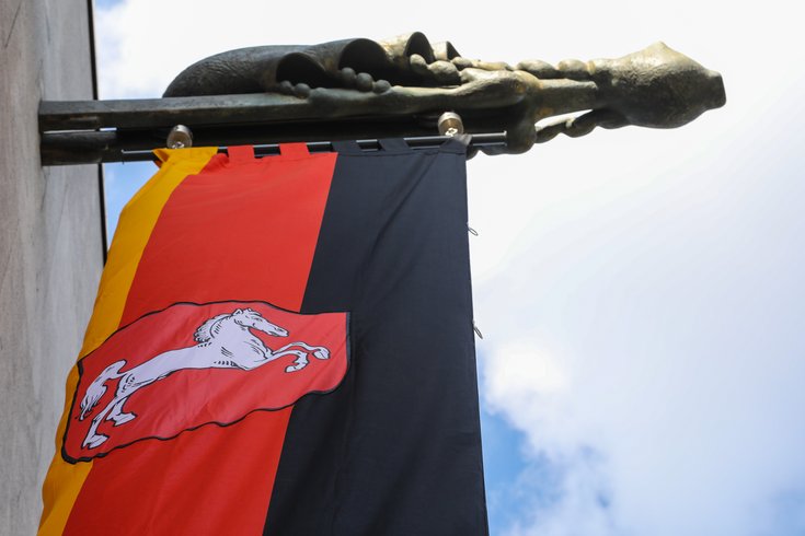 Niedersachsenflagge am Plenarsaal