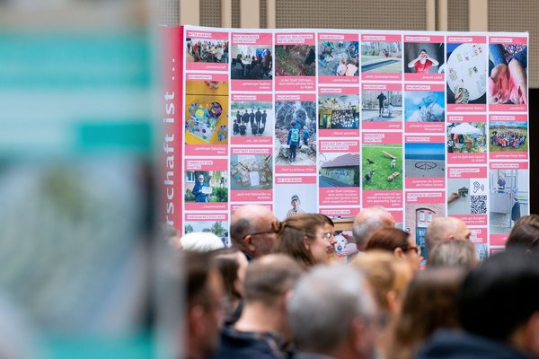Bild: © Niedersächsischer Landtag Ausstellung vom Bündnis für gute Nachbarschaft in Niedersachsen