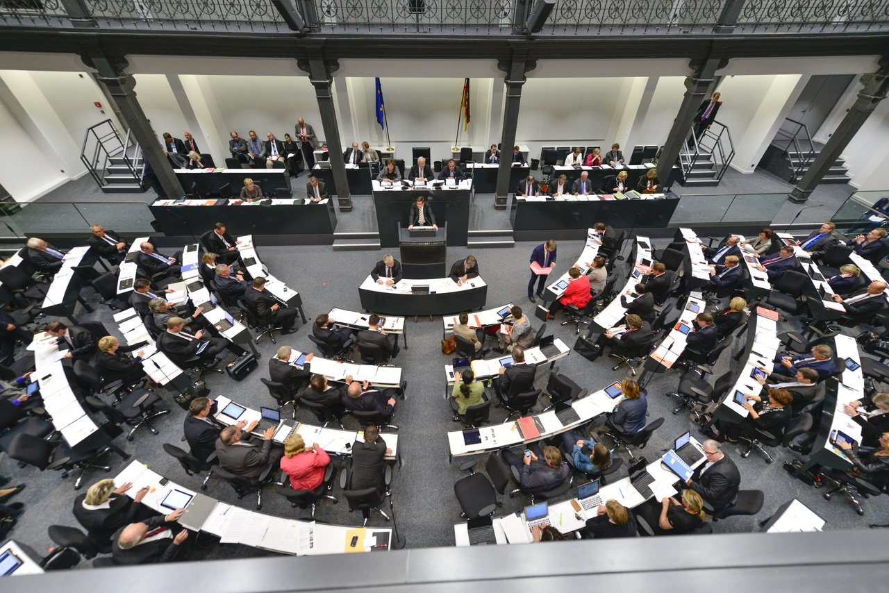 Plenarsitzung im Forum des Landtages - dem provisorischen Plenarsaal von 2014 bis 2017.