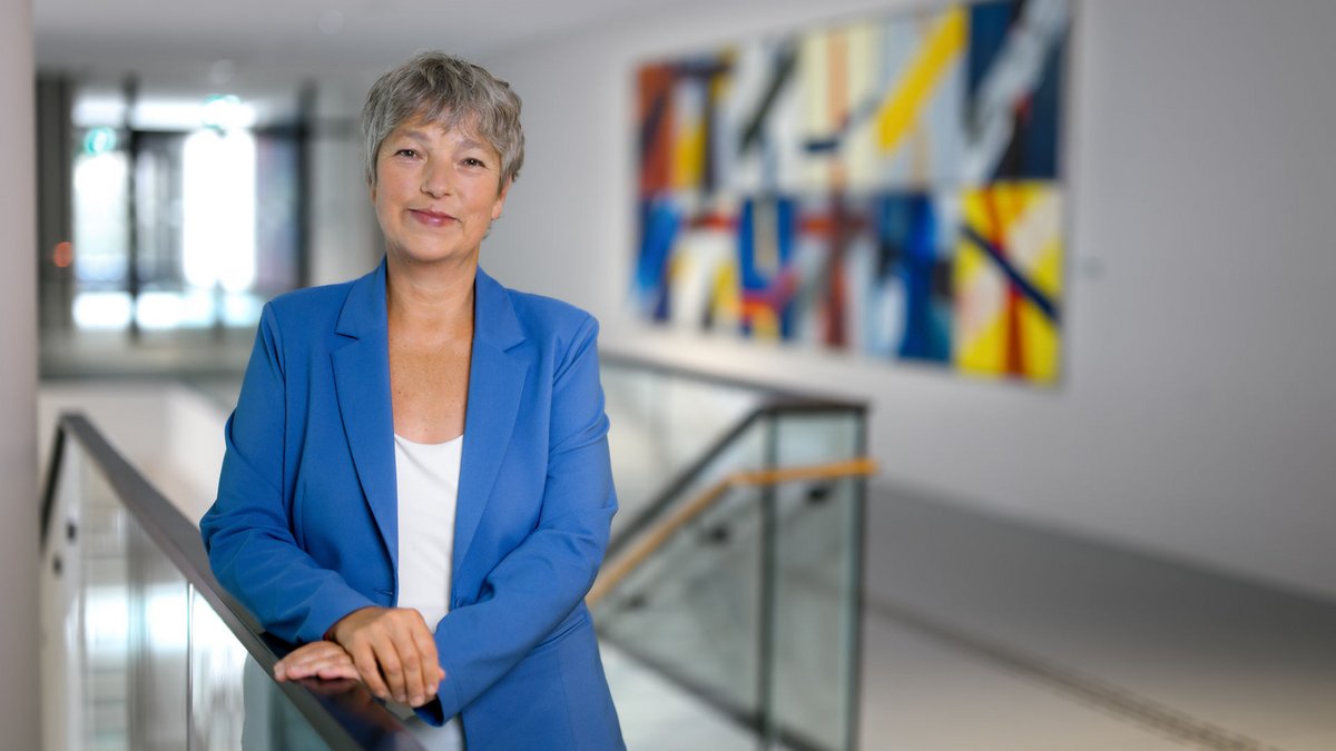 Klick auf das Bild öffnet eine vergrößerte Ansicht in einem Overlay. Zum Schließen des Overlays die ESC-Taste drücken. Hanna Naber