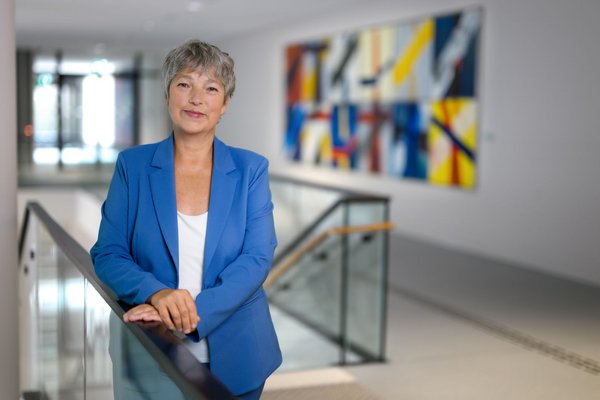 Klick auf das Bild öffnet eine vergrößerte Ansicht in einem Overlay. Zum Schließen des Overlays die ESC-Taste drücken. Hanna Naber'}