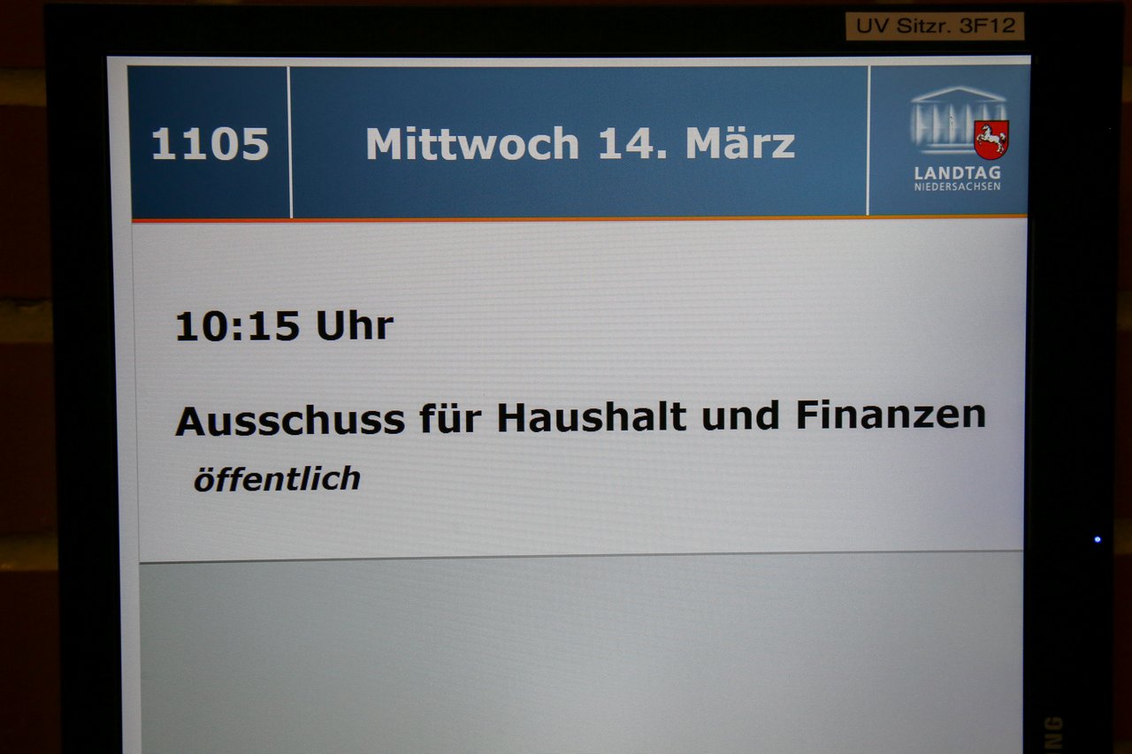 Auskunft über Ausschusssitzung (Haushalt und Finanzen) im Display an der Eingangstür