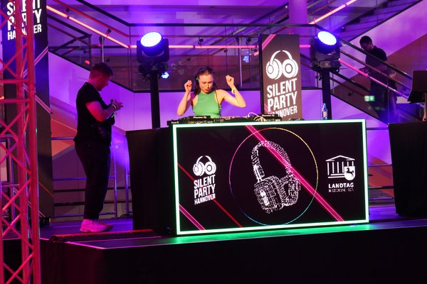 Bühne während der Silent Party in der Portikushalle