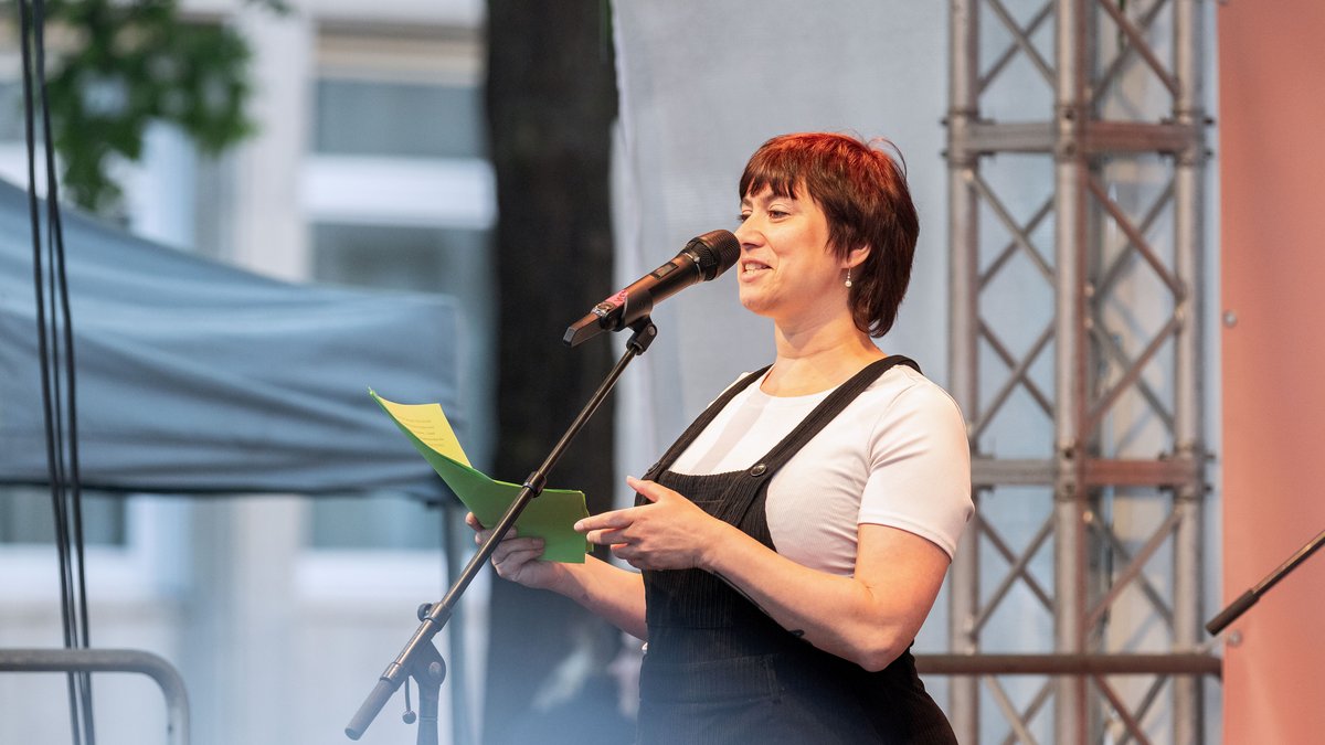 Eindrücke vom Abend der Begegnung zum Kirchentag, hier: Bühnenprogramm des Landtages.