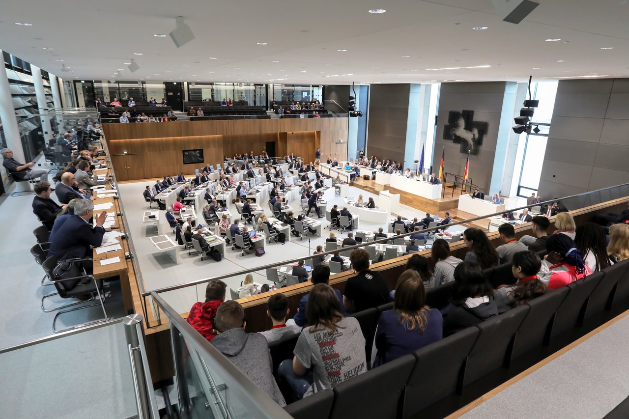 Blick ins Plenum von der Pressetribüne