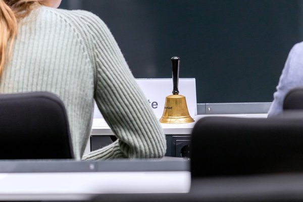 Bild: © Niedersächsischer Landtag Glocke der Präsidentin