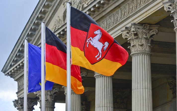 Image: © Tom Figiel The flags say it all: policies are formulated in a single system at various levels.