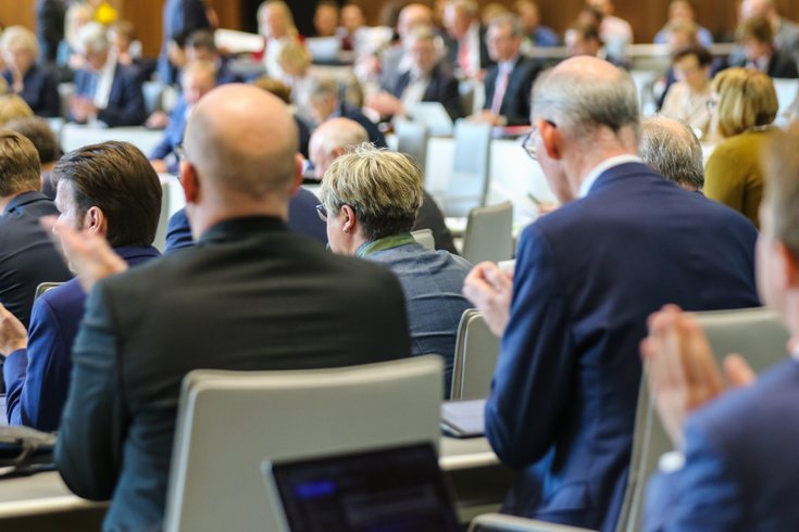 Bild: © Focke Strangmann Abgeordnete im Plenum