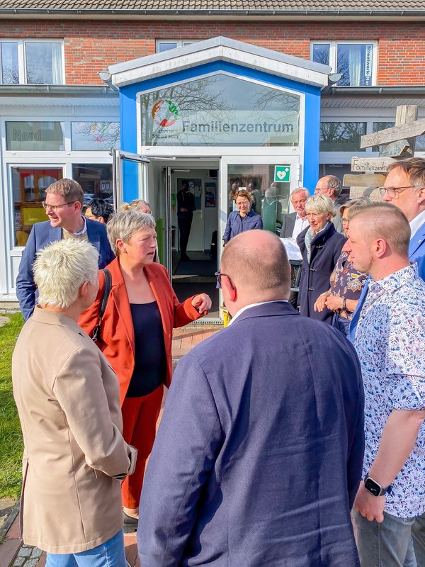 Anwesende beim Besuch in Wilhelmshaven