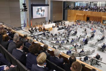 Plenarsaal mit den Gästen des Festaktes