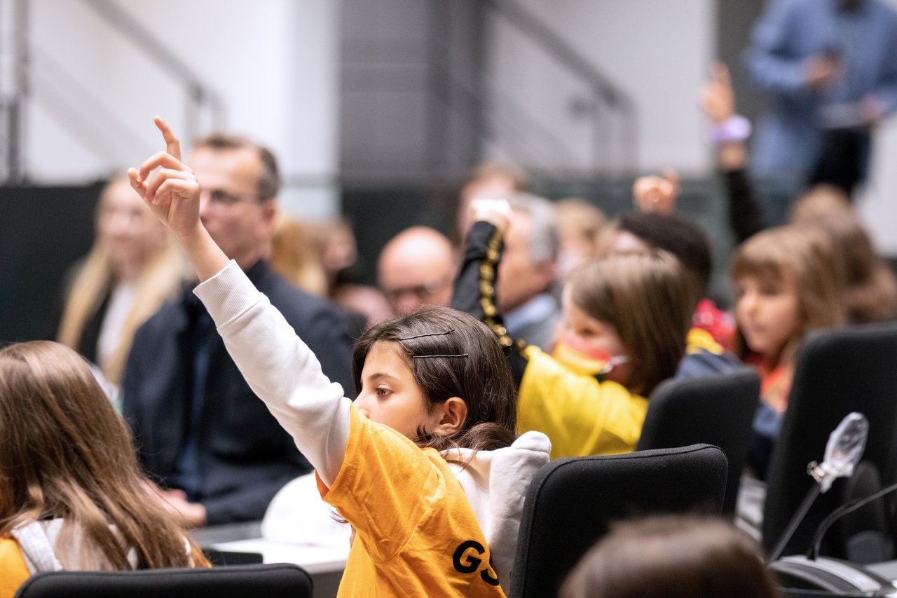 Bild: © Niedersächsischer Landtag Gruppe von Kindern während der Kinderkonferenz