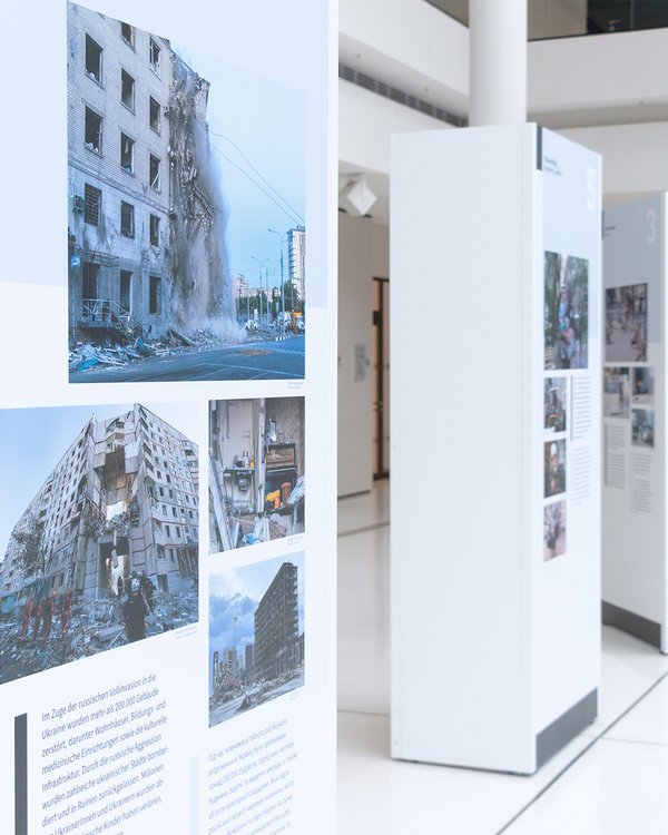 Bild: © Niedersächsischer Landtag Ausstellungstafeln der Ausstellung "Der Preis der Freiheit"
