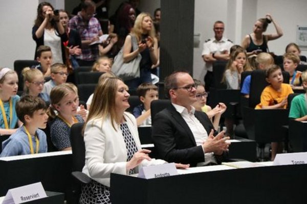 Erste landesweite Kinderkonferenz im Landtag am 5. Juni 2019: Landtagspräsidentin Dr. Gabriele Andretta und Kultusminister Grant Hendrik Tonne