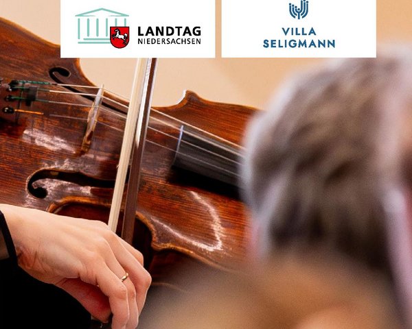 Eine Hand, die Geige spielt und die Logos "Landtag Niedersachsen" und "Villa Seligmann"
