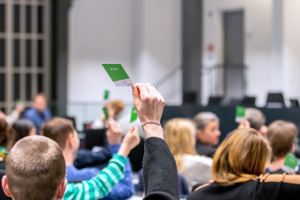 Bild: © Niedersächsischer Landtag Abstimmung.