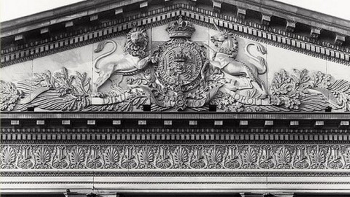 Click opens a magnified version in an overlay. Click ESC to close the overlay. Tympanum over the portico with English royal coat of arms.