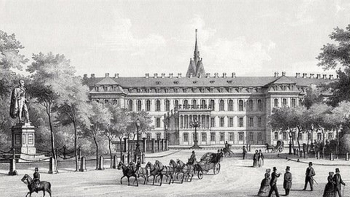 Click opens a magnified version in an overlay. Click ESC to close the overlay. The Leineschloss, south side with Friederikenplatz, circa 1858.