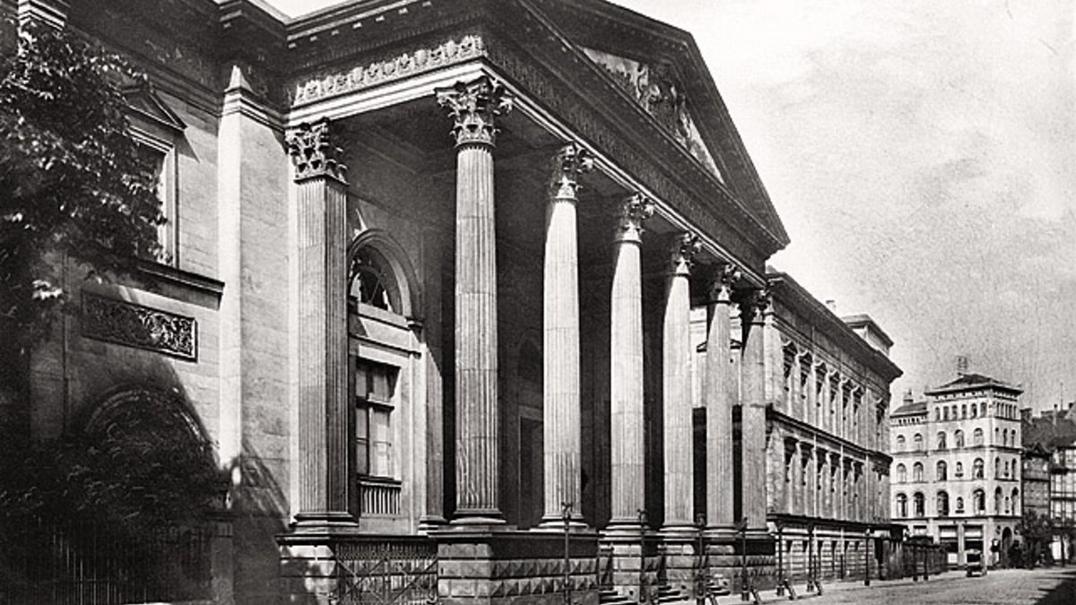 Preservation of the portico, 1950