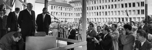 Grundsteinlegung für den Wiederaufbau am 30. September 1958