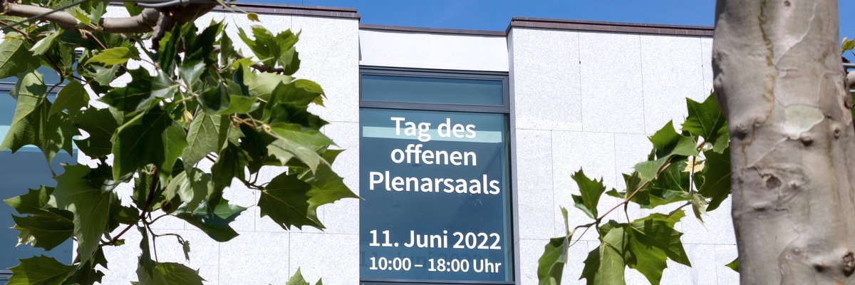 Fenster-Beklebung: Tag des offenen Plenarsaals am 11. Juni, 10 bis 18 Uhr