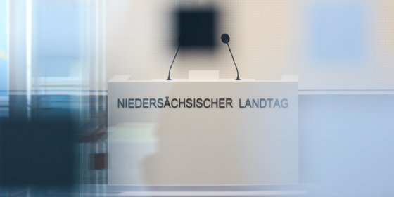 Klick öffnet die Seite zu den Nebentätigkeiten im Menü Abgeordnete und Fraktionen.