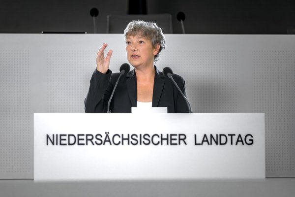 Klick auf das Bild öffnet eine vergrößerte Ansicht in einem Overlay. Zum Schließen des Overlays die ESC-Taste drücken. Hanna Naber'}