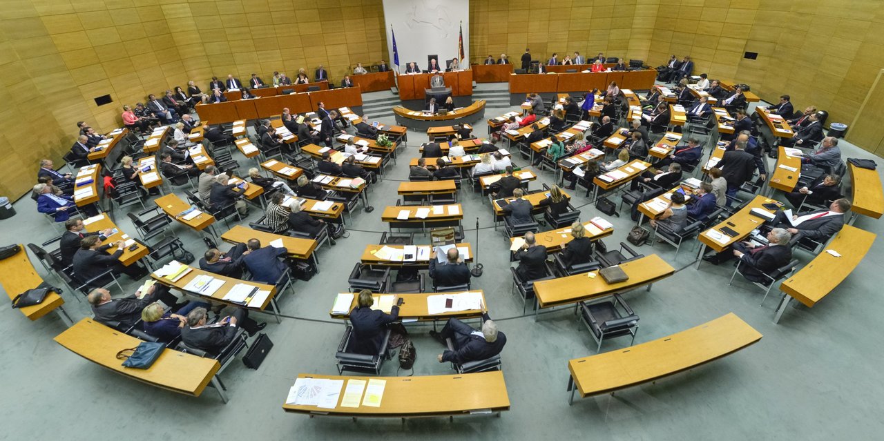 Plenarsaal von 1962 bis 2014; hier: die letzte Sitzung im alten Plenarsaal am 25. Juli 2014 (Foto: Tom Figiel)