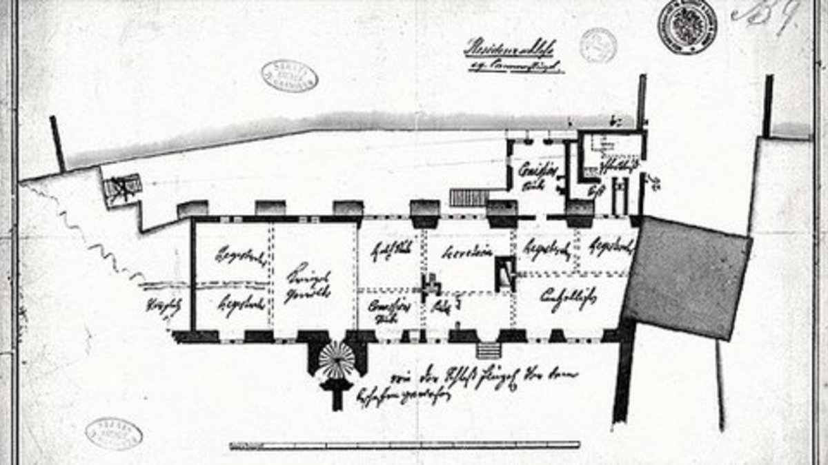 Click opens a magnified version in an overlay. Click ESC to close the overlay. The chamber wing before the fire.