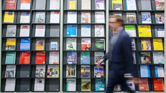 Klick öffnet die Seite "Service - Weitere Services - Bibliotheks- und Informationsdienste".