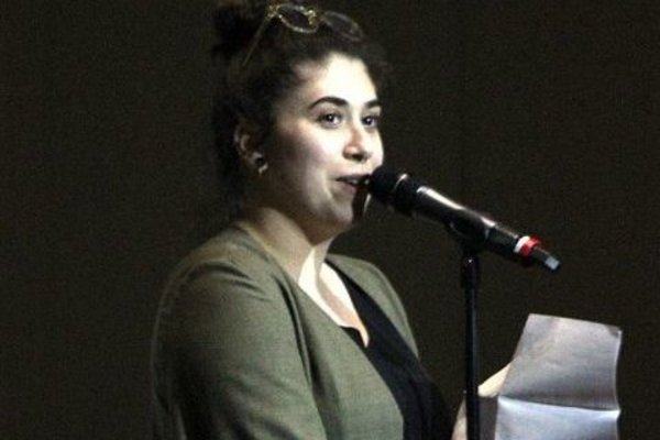 Poetry Slam im Rahmen der Reihe "Offenes Plenum" am 29. April 2019 im Forum des Landtages; hier: Slammerin Aylin Celik