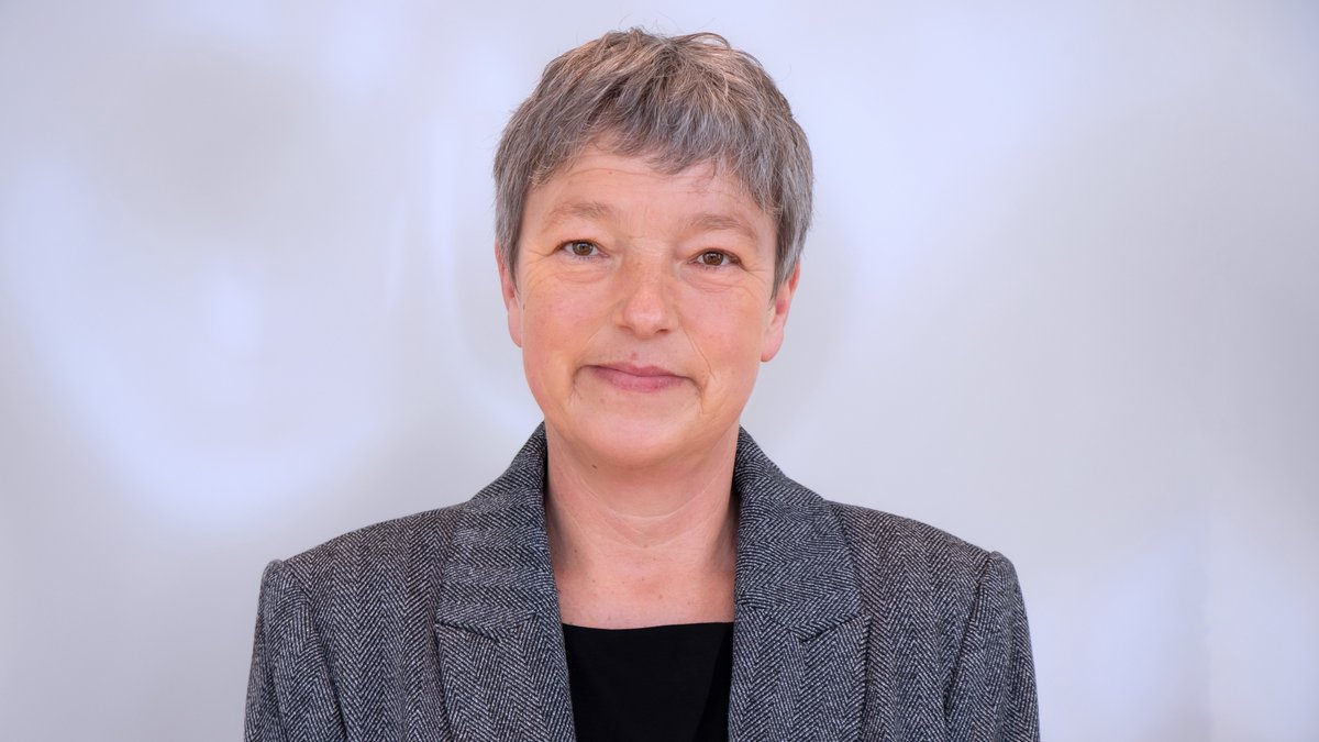 Klick auf das Bild öffnet eine vergrößerte Ansicht in einem Overlay. Zum Schließen des Overlays die ESC-Taste drücken. Hanna Naber, Präsidentin des Niedersächsischen Landtages