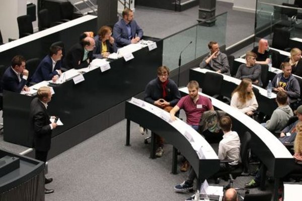 Generationengerechtigkeit im Fokus: Jugend debattiert Spezial im Landtag