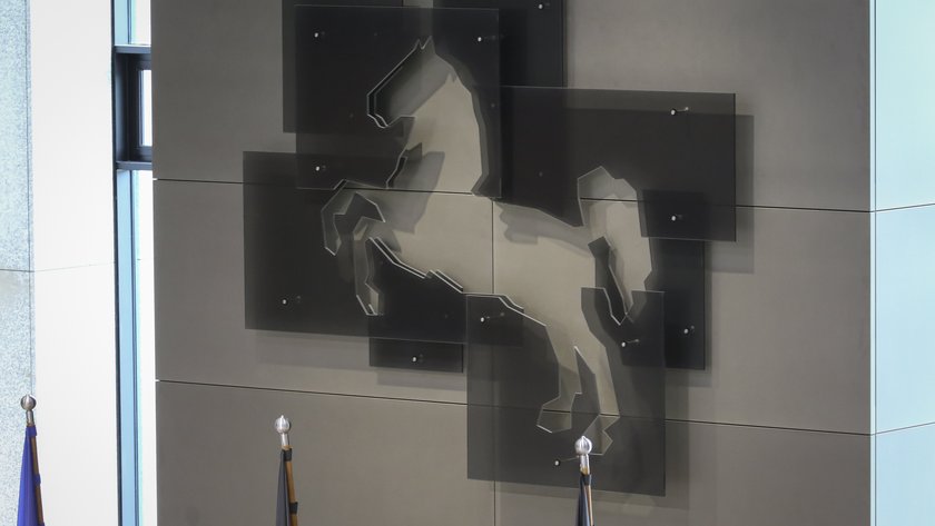 Niedersächsischer Landtag in Hannover: Niedersachsenross im Plenarsaal 