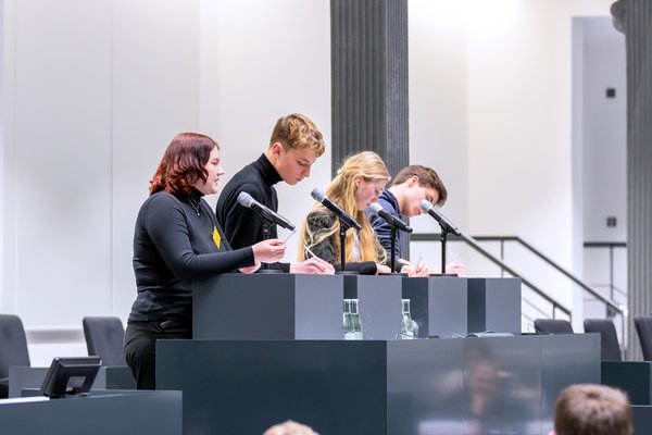 Bild: © Niedersächsischer Landtag Filalistinnen Altersgruppe 2