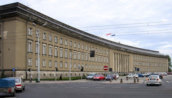 Bild: © Julo, Public domain, via Wikimedia Commons Das Woiwodschaftamt in Breslau