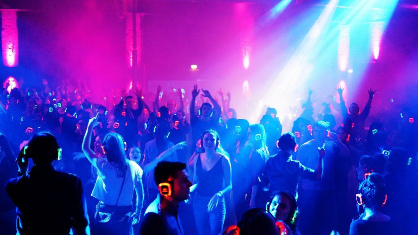 Tanzende während einer Silent Disco