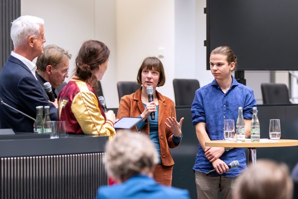  Historikerin Natalie Reinsch und Videofilmer Michael Eibl.